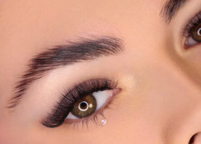 Épilation des sourcils
