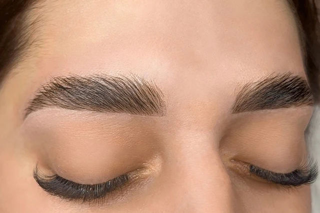 Épilation des sourcils - Détail 2